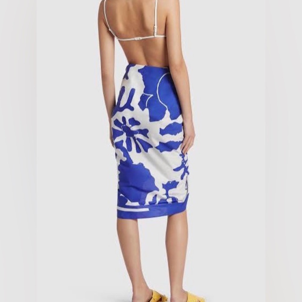 SIR Esme Sarong